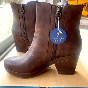 JBU Brown Peterson Boots New in BOX Size 8